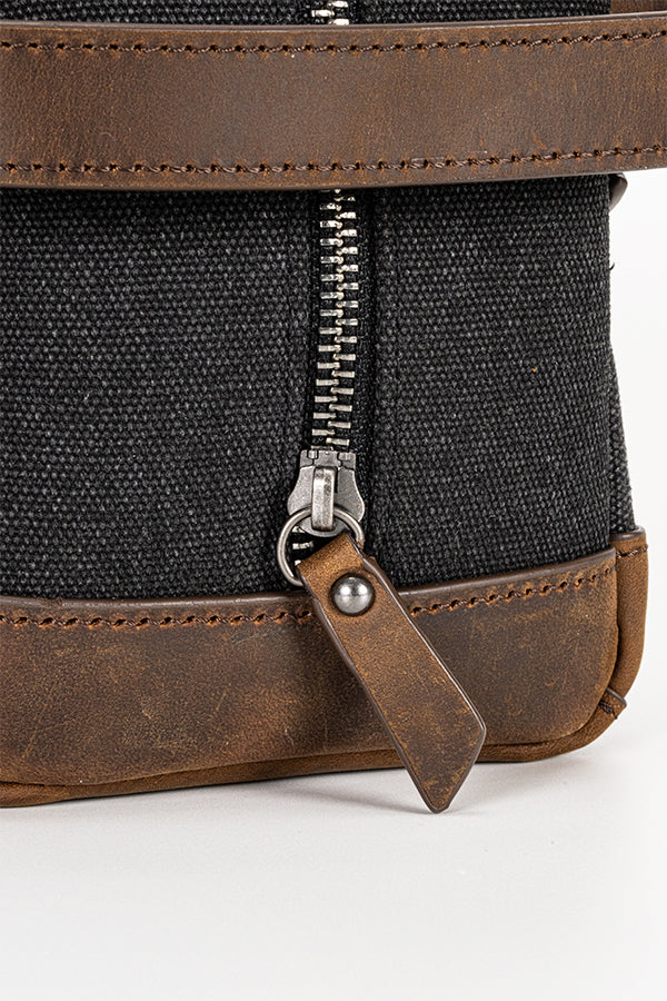 THE WITCHER WHITE WOLF DOPP KIT - Image 7