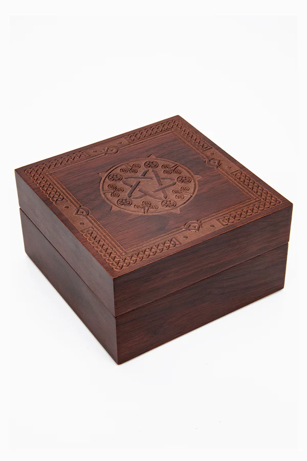 THE WITCHER YENNEFER MEDALLION WITH BOX - Image 3
